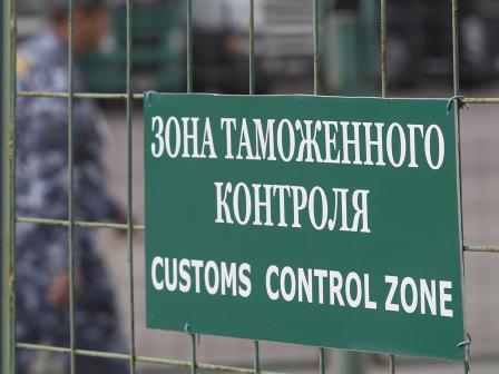 Таможенники получили право останавливать машины